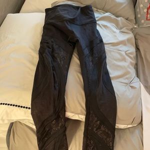 lulu Lemon leggings !! Rare Design